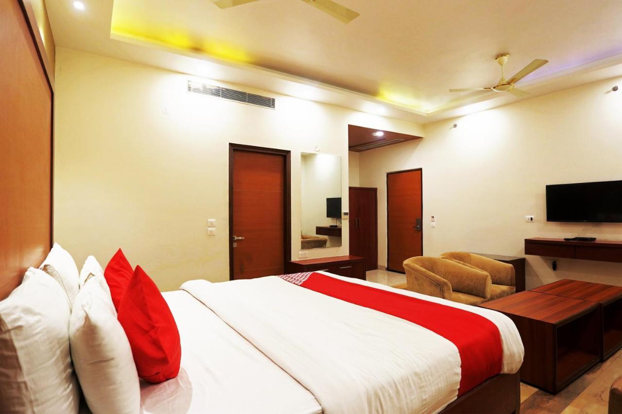 Hotel Capital O Green Palms Near Jhilmil Metro Station Nowe Delhi Zewnętrze zdjęcie