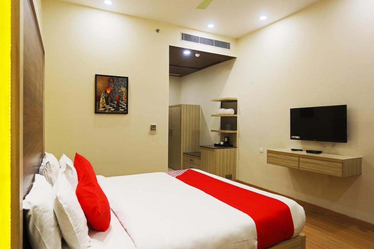 Hotel Capital O Green Palms Near Jhilmil Metro Station Nowe Delhi Zewnętrze zdjęcie