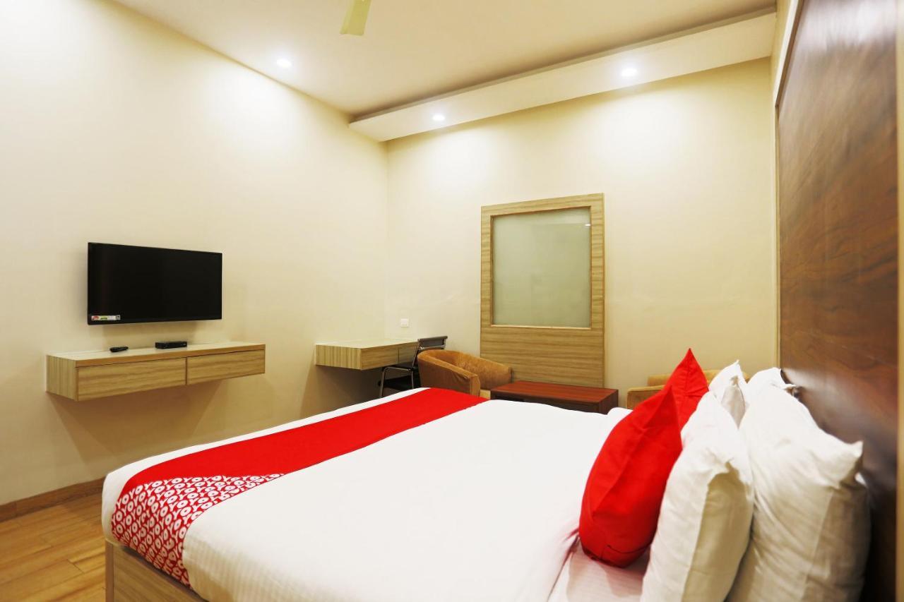 Hotel Capital O Green Palms Near Jhilmil Metro Station Nowe Delhi Zewnętrze zdjęcie